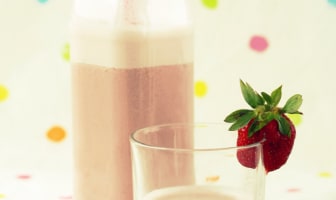 Milkshake de lait de noisette et fraises