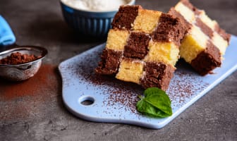 Tranches de gâteau damier au chocolat