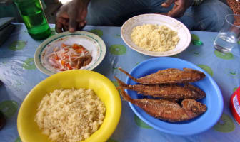 Attiéké et poisson frit