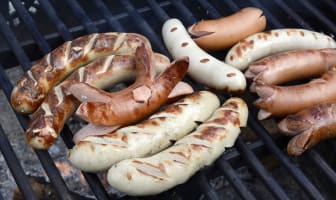 Cervelas cuits au barbecue