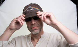 Chef Simon porte une casquette Pink Floyd