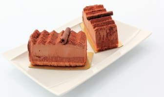 2 parts de gâteau Trianon, ou Royal au chocolat