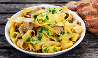 Assiette de pappardelle aux champignons