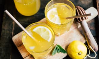 Un verre de citronnade maison
