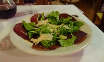 Bresaola, roquette et copeaux de parmesan