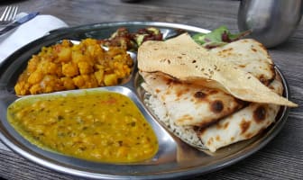 Repas indien avec chapati