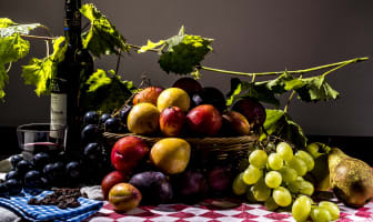 Fruits d'automne sur une table