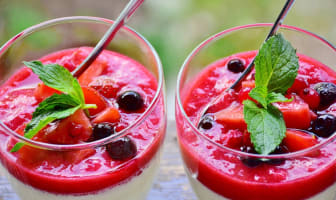 Panna cotta au coulis de fruits rouges