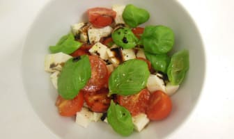 Salade tomate, mozzarella, basilic