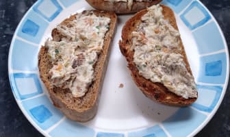 Tartines aux rillettes de maquereau