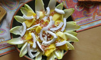 Salade d'endive mangue noix de coco