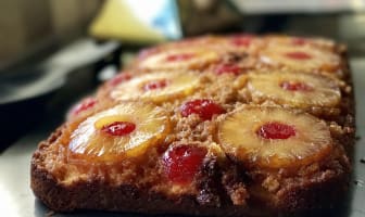 Gâteau renversé à l'ananas et cerises