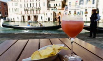 Verre de Bellini à Venise