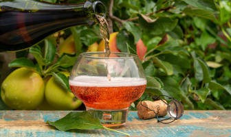 Verre de cidre rosé