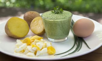 Sauce verte, oeuf et pommes de terre