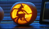 Sorcière découpée dans une citrouille