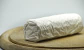 Bûche de chèvre sur un plateau en bois