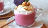 Cappuccino de betteraves, crème fouettée à la feta et noix