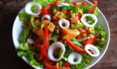 Salade de saumon au curry et huile de coco