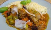 Sauté de veau aux olives, à l'estragon, au thym et au romarin
