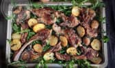 Côtes d’agneau à la menthe et pommes de terre dorées
