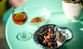 Verre de xérès et olives