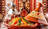 Tajine de légumes au couscous avec amandes et pois chiches