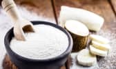 Bol de farine de manioc et tronçons de manioc