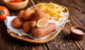 Corn dogs et frites
