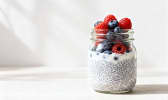 Chia pudding topping framboises et myrtilles