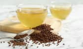Sobacha infusé dans une tasse et en graines