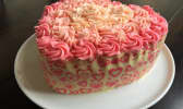 Gâteau à la crème au beurre en forme de coeur