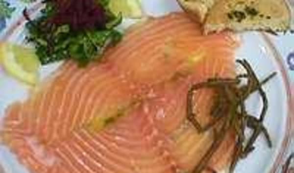 Carpaccio de saumon genièvre et basilic