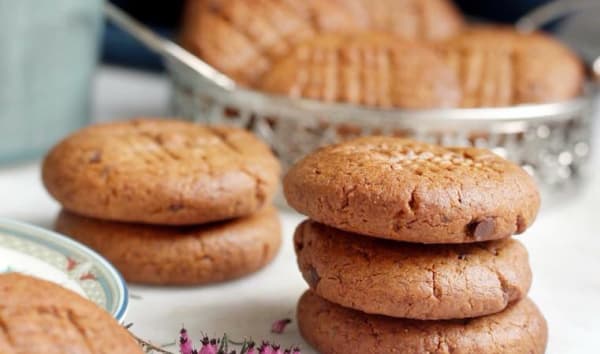 Les biscuits sont dans la boîte