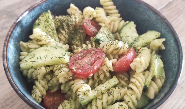 La tomate cerise se déguste le plus souvent crue, à l'apéritif ou en salade