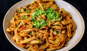 Nouilles chinoises sautées au poulet et aux poivrons - Recette par Chef  Papounet