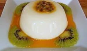 Panna cotta à la noix de coco, coulis fruits de la passion/mangues : un  dessert à la fois doux et acidulé - Recette par EmilieRD