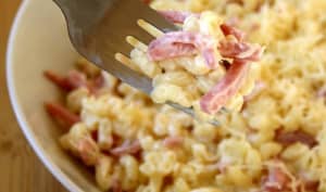 Coquillettes à la vache qui rit et jambon