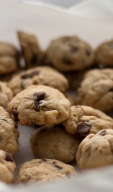 Cookies moelleux dans une boite