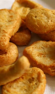 Nuggets sur papier absorbant