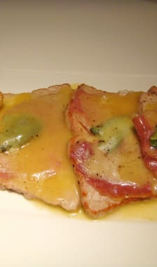 Petites escalopes de veau à la sauge, jambon toscan et fontina, déglacé au vin blanc