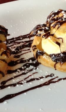 Profiteroles sur assiette