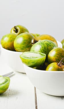 Tomates green zebra dans un bol blanc