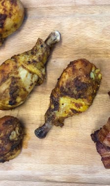 Planche de pilons de poulet et rillons