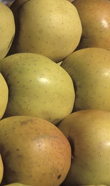 Pommes golden sur un étal