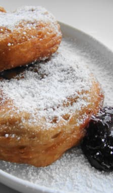 Beignets à la confiture de framboises