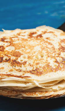 Pile de crêpes sur une crêpière