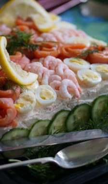 Smörgåstårta ou sandwich cake