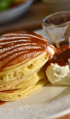 Pancakes nappés de sauce caramel