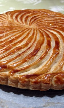 Galette des rois aux pommes à la sortie du four